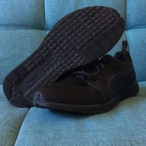 Puma soft foam casual athletic shoes